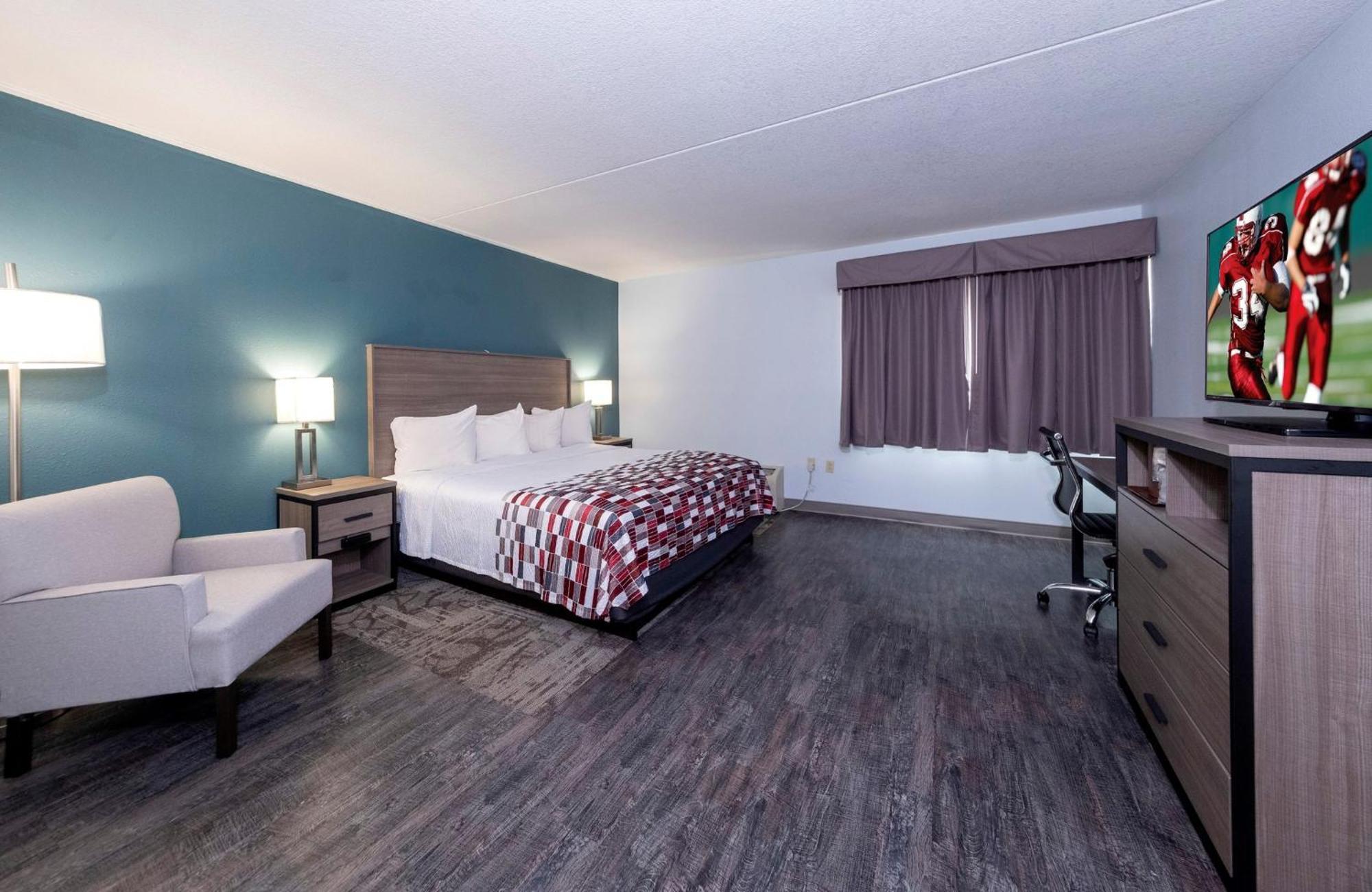 Red Roof Inn & Suites Wilmington - New Castle Exterior photo